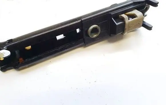Opel Mokka X Seat belt adjustment rail 13585757