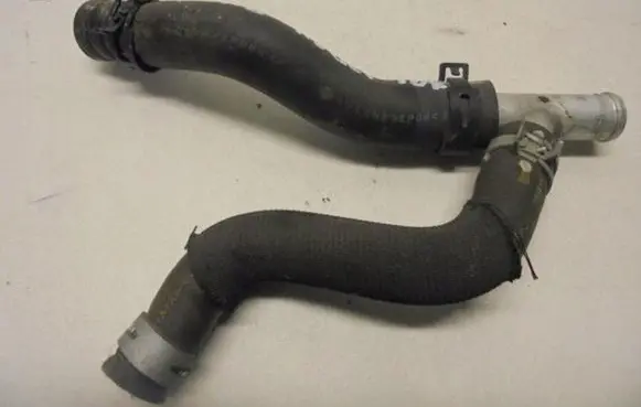 Nissan Juke I F15 Engine coolant pipe/hose