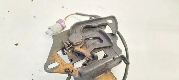 Volkswagen PASSAT B5 Engine bonnet/hood lock/catch