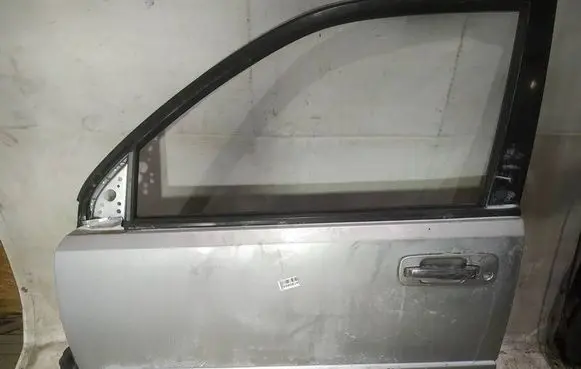 Nissan X-Trail T30 Front door pilkos