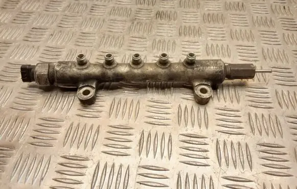 Toyota Avensis T250 Fuel main line pipe 8945871010