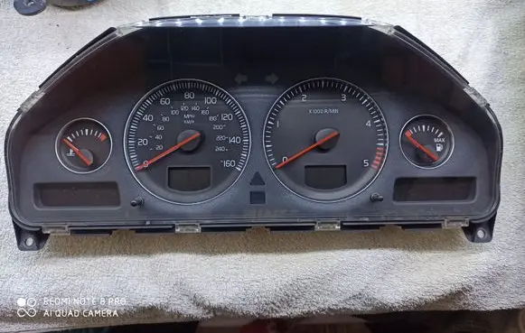 Volvo XC90 Speedometer (instrument cluster) 30682286