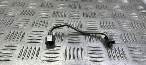 KIA Sorento Fuel injector supply line/pipe 
