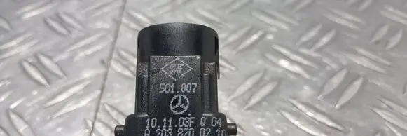 Mercedes-Benz C W203 Electric window control switch 501807 A2038200210 101103F004
