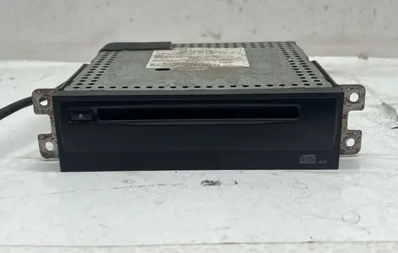 Mitsubishi Pajero Radio/CD/DVD/GPS head unit MR372110