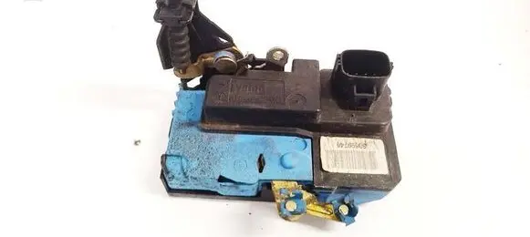 Volvo V70 Front door lock 30699746
