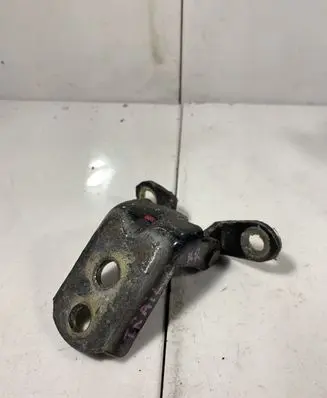 Nissan X-Trail T30 Front door lower hinge 