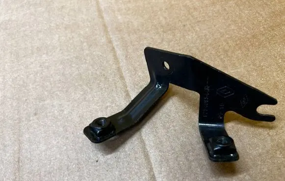 Renault Clio IV A/C compressor mount bracket 925409544R