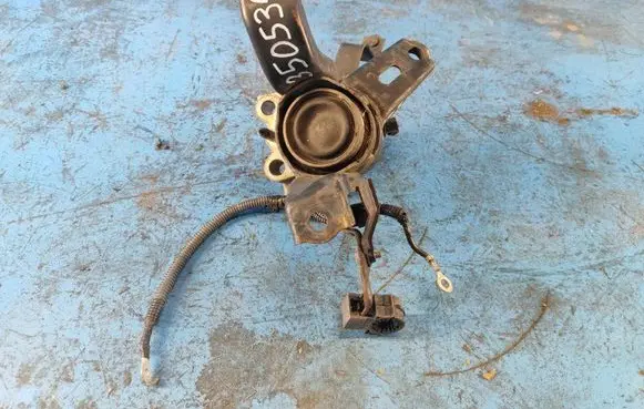 Toyota Prius (XW30) Engine mount bracket 1230537300