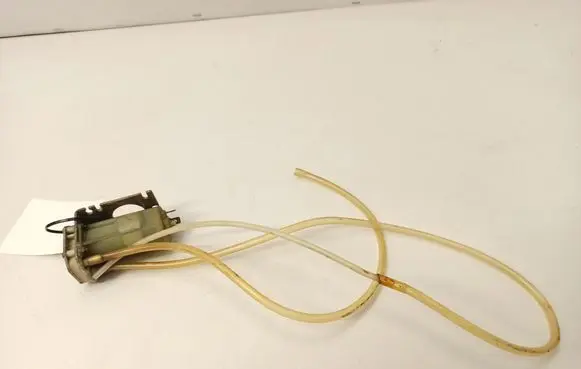 Volkswagen K70 Headlight washer pump 481955469