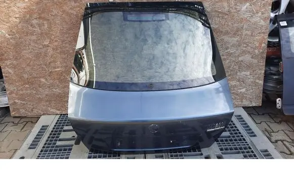 Skoda Octavia Mk2 (1Z) Front vent window/glass (coupe) 