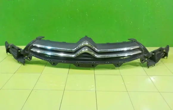Citroen C4 II Front bumper upper radiator grill XP68