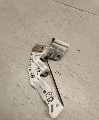 Opel Insignia B Fender mounting bracket 39063368