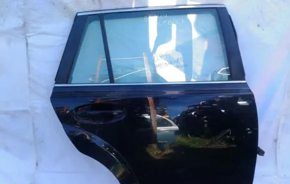 Subaru Outback Rear door juoda