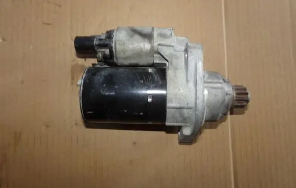 Volkswagen Jetta VI Starter motor 0001121412