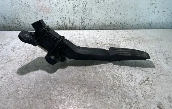 Jeep Grand Cherokee WL Accelerator throttle pedal 68360648AC 93446310 T0180216210077