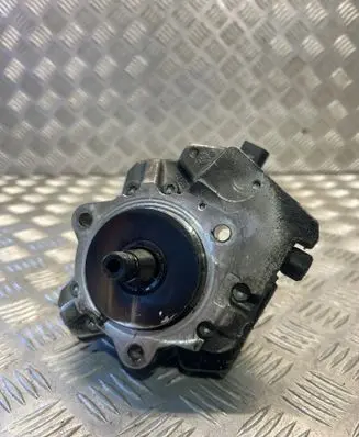 BMW 3 E90 E91 Fuel injection high pressure pump 7798333 0445010146