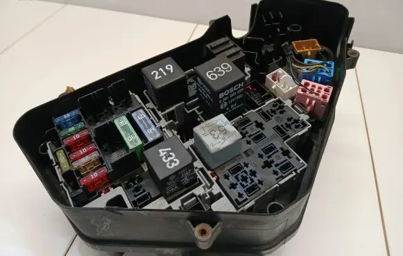 Volkswagen Touareg I Fuse box set 7L0937559