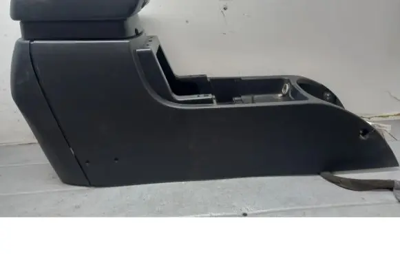 KIA Carens II Armrest