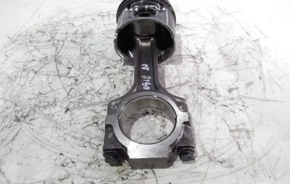 Fiat Doblo Piston with connecting rod A930