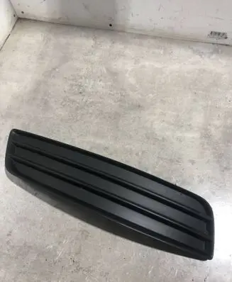 Audi A3 S3 A3 Sportback 8P Front fog light trim/grill 8P0807682D