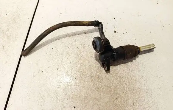 Volkswagen PASSAT B5.5 Clutch master cylinder 8e0721401