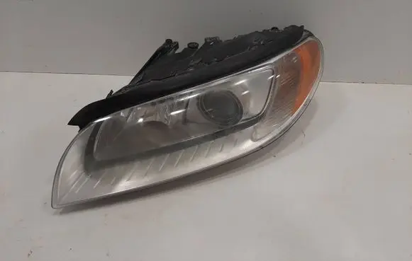 Volvo V70 Headlight/headlamp 31214347