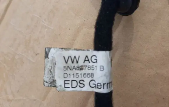 Volkswagen Tiguan Tailgate strut 5NA827851B