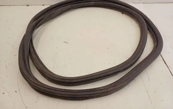 BMW M6 Trunk rubber seal (body) 7228188
