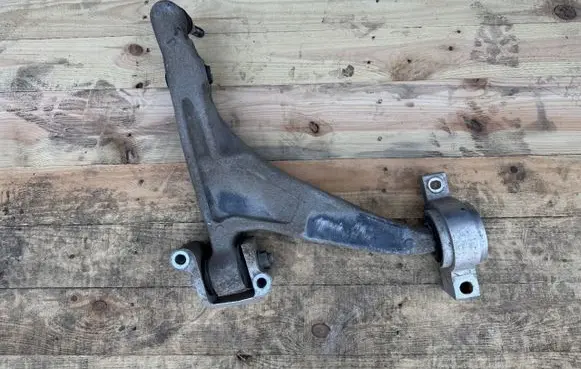 Volvo XC90 Front lower control arm/wishbone 32246810