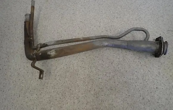 Hyundai i30 Fuel tank filler neck pipe 