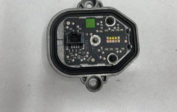Volvo S90, V90 Headlight ballast module Xenon B105151A