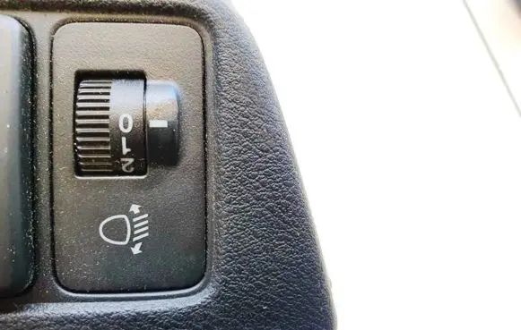 Honda FR-V Headlight level height control switch