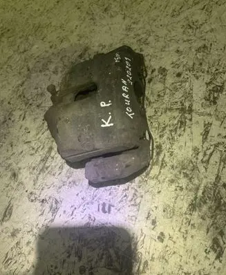 Volkswagen Touran I Front brake caliper