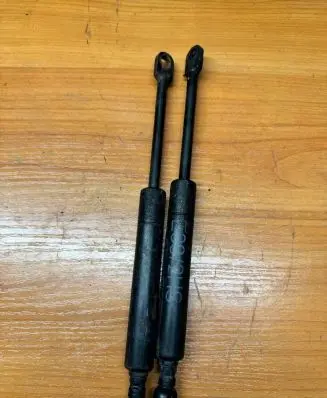 BMW 5 E39 Rear window strut damper 8190688