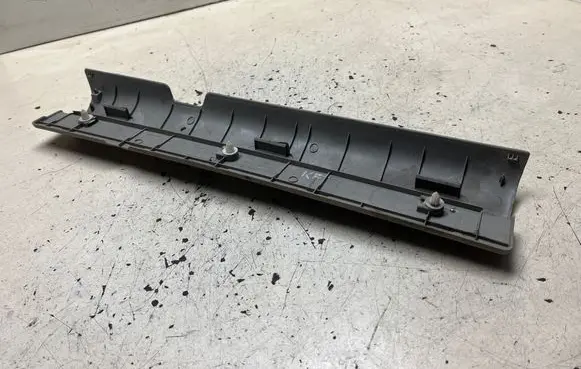Nissan X-Trail T30 Front sill trim cover 769528H300