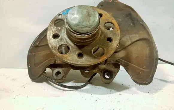 Mercedes-Benz C W203 Front wheel hub spindle knuckle A2093320101 A2043320201 A2093300325
