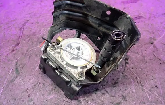 Nissan X-Trail T30 Fuel filter housing 