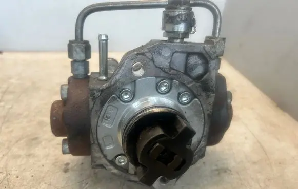 Toyota Avensis T270 Fuel injection high pressure pump 221000R040 HU2940000711