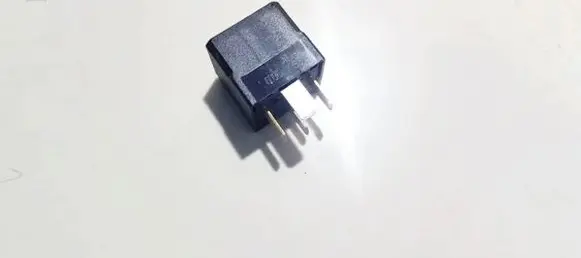Renault Scenic I Other relay 13171831 4ra007791-05