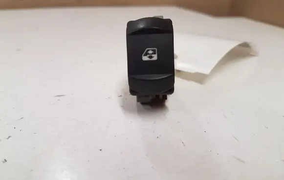 Renault Megane II Electric window control switch 28082