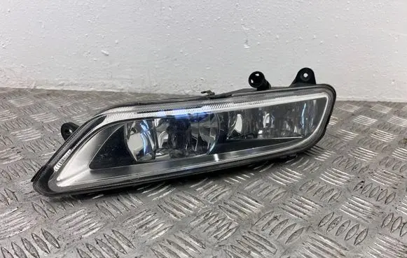 Volkswagen PASSAT B7 Front fog light