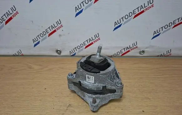 BMW 4 F32 F33 Engine mount bracket 6859411