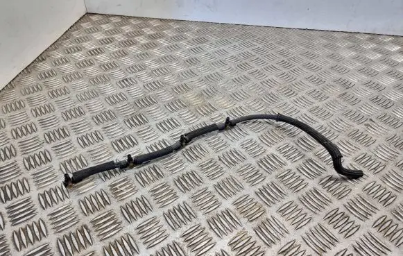 Volkswagen PASSAT B7 Fuel return line/hose 