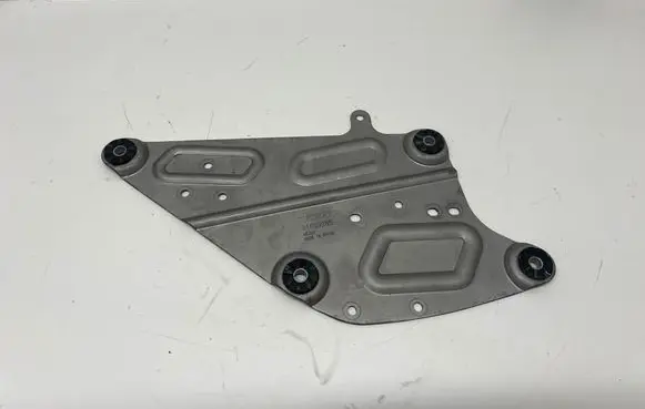 Volvo C40 A/C compressor mount bracket 31699285