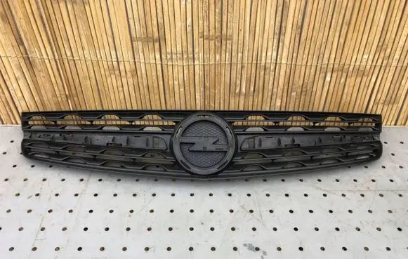 Opel Vivaro Front grill 9833128577