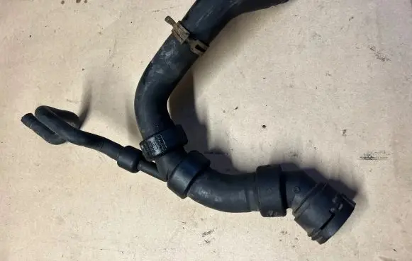 Audi A6 S6 C5 4B Engine coolant pipe/hose 4B0121101R 27112000