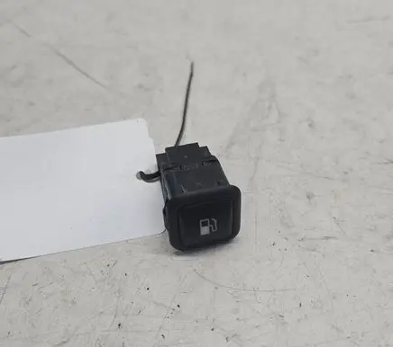 Volkswagen Golf IV Fuel tank opening switch 03000313