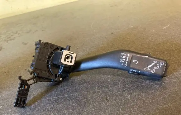 Volkswagen Golf V Wiper control stalk 1K0953519J 01203516 20351691200525