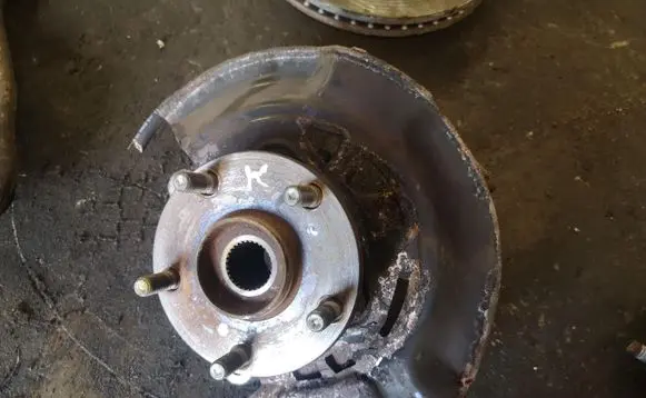 Toyota Avensis T270 Front wheel hub